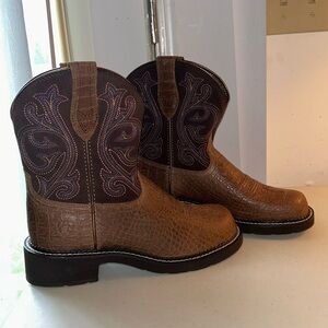ARIAT Fatbaby Western Boots Women’s 6.5 – Tan Croc Print,Rainbow Stitching, New!